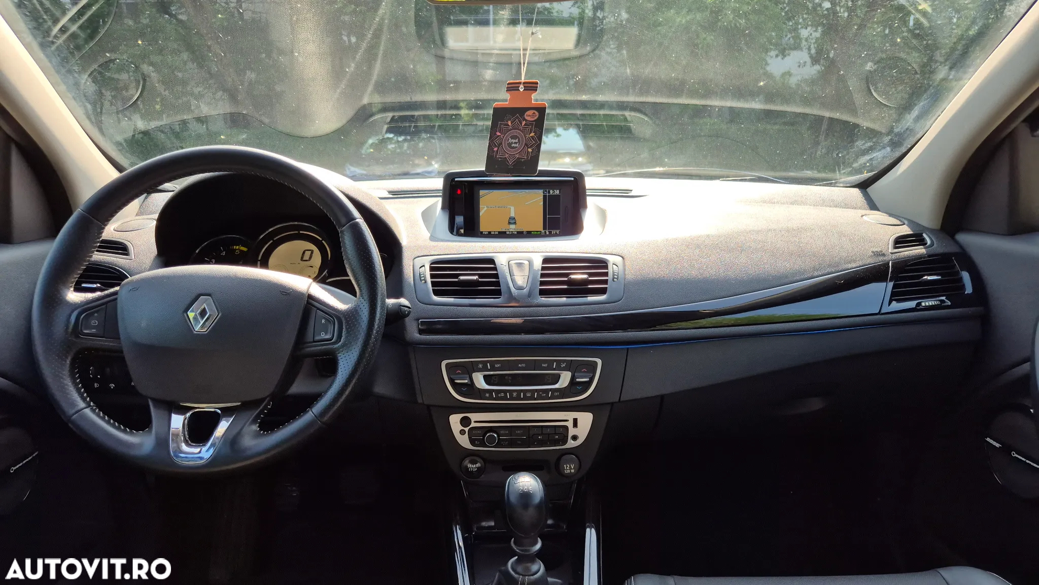 Renault Megane ENERGY dCi 110 Start & Stop Bose Edition - 8