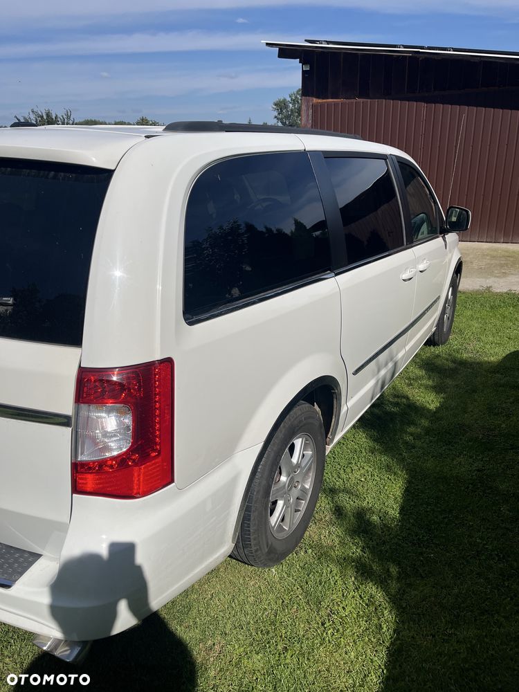 Chrysler Town & Country - 6