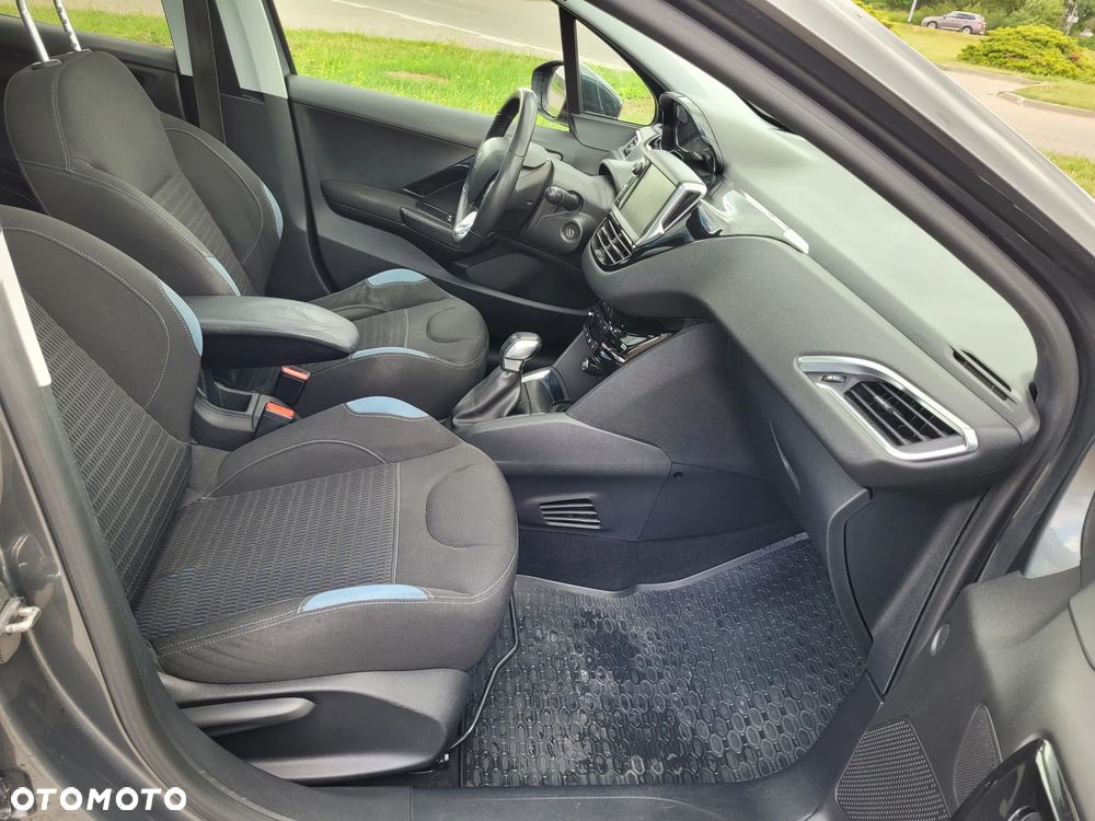 Peugeot 208 - 16