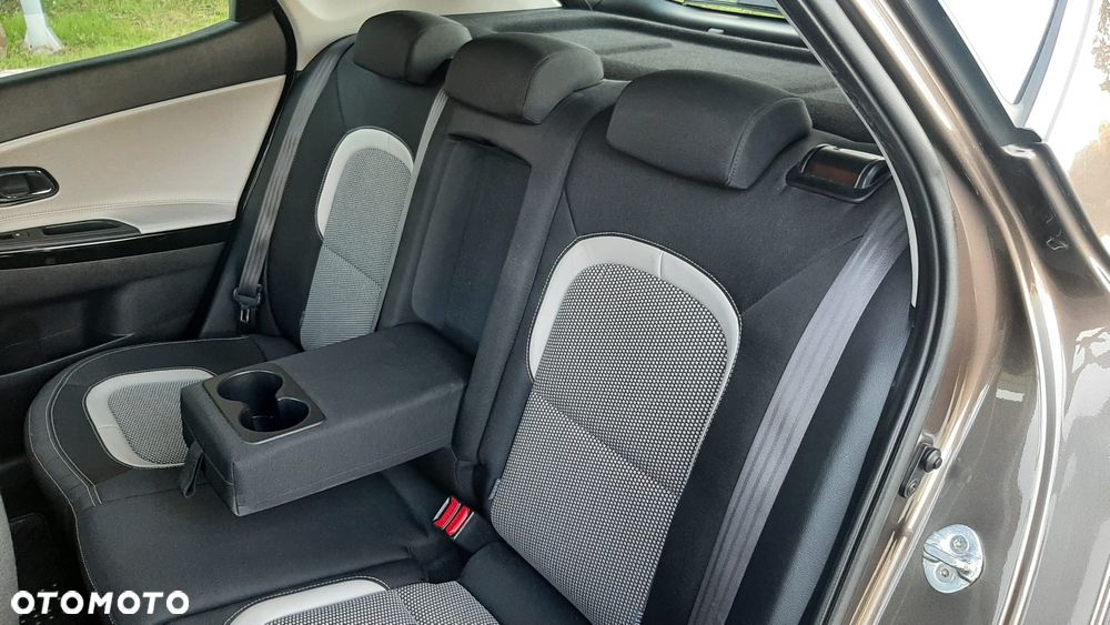 Kia Ceed 1.6 GDI Dream Team Edition - 32