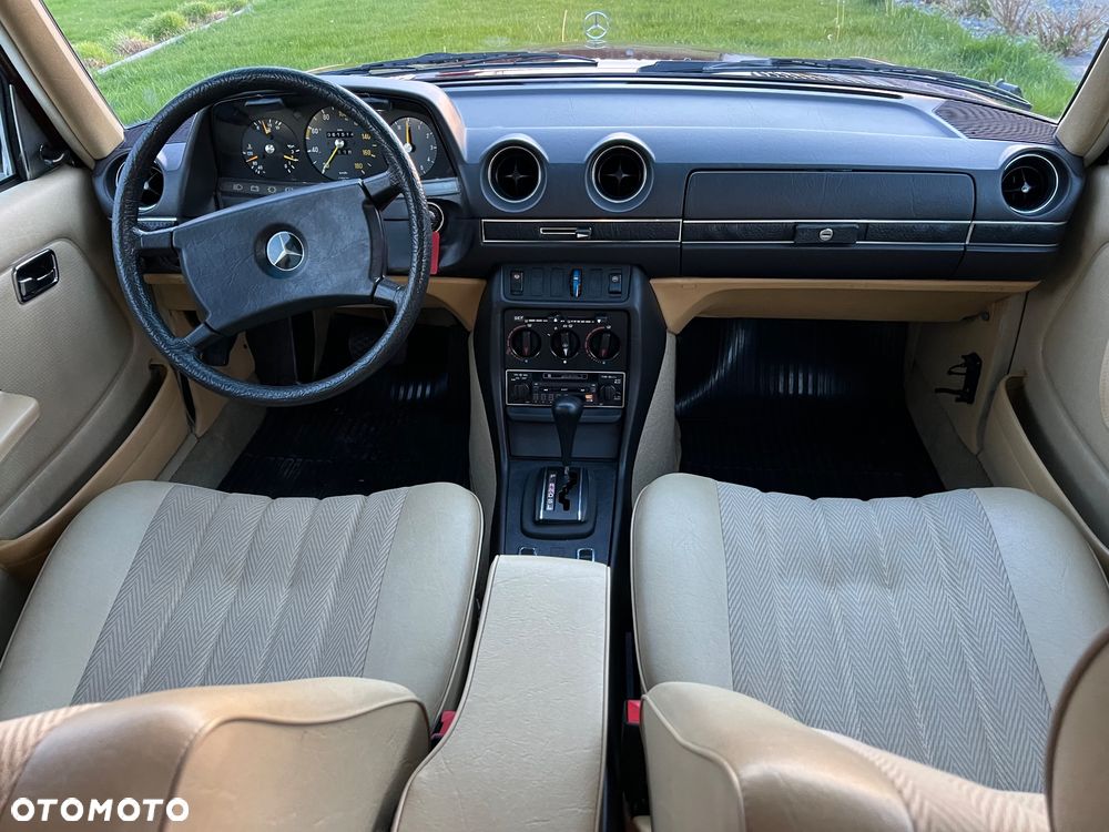 Mercedes-Benz W123 - 25