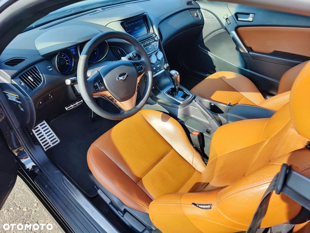 Hyundai Genesis Coupe 3.8 V6 Executive - 16