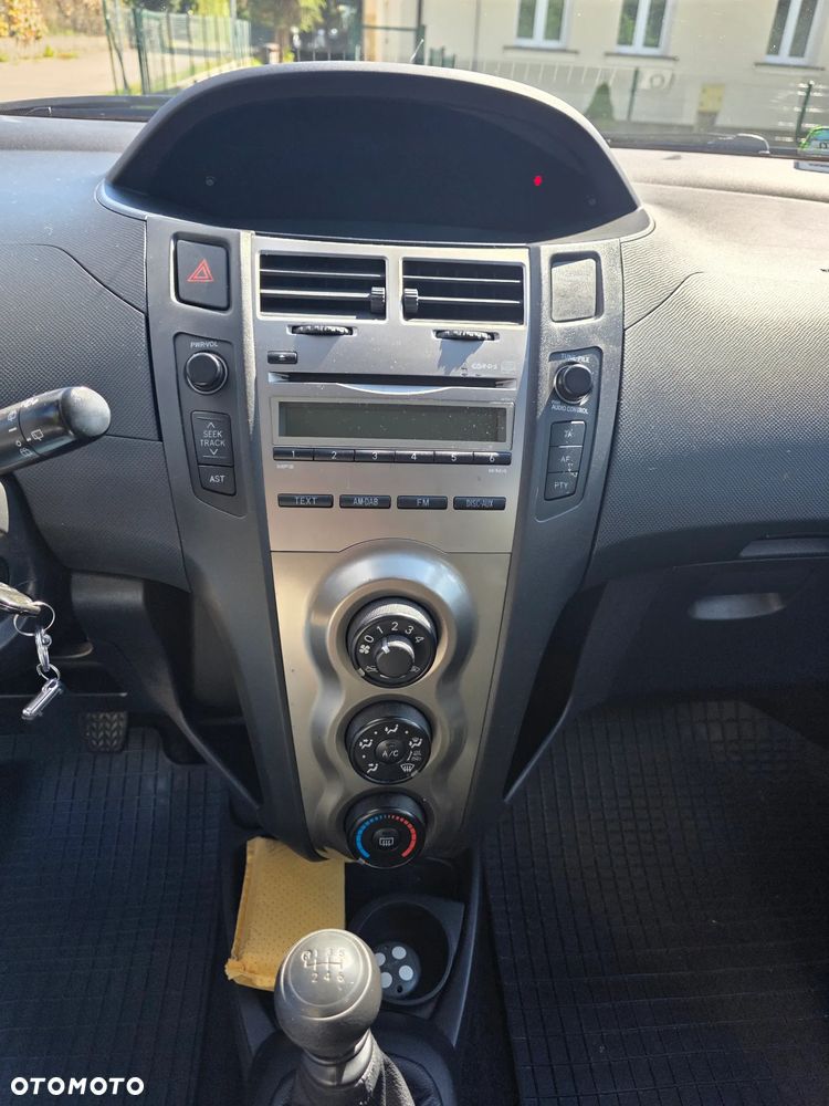 Toyota Yaris 1.33 Sol - 11