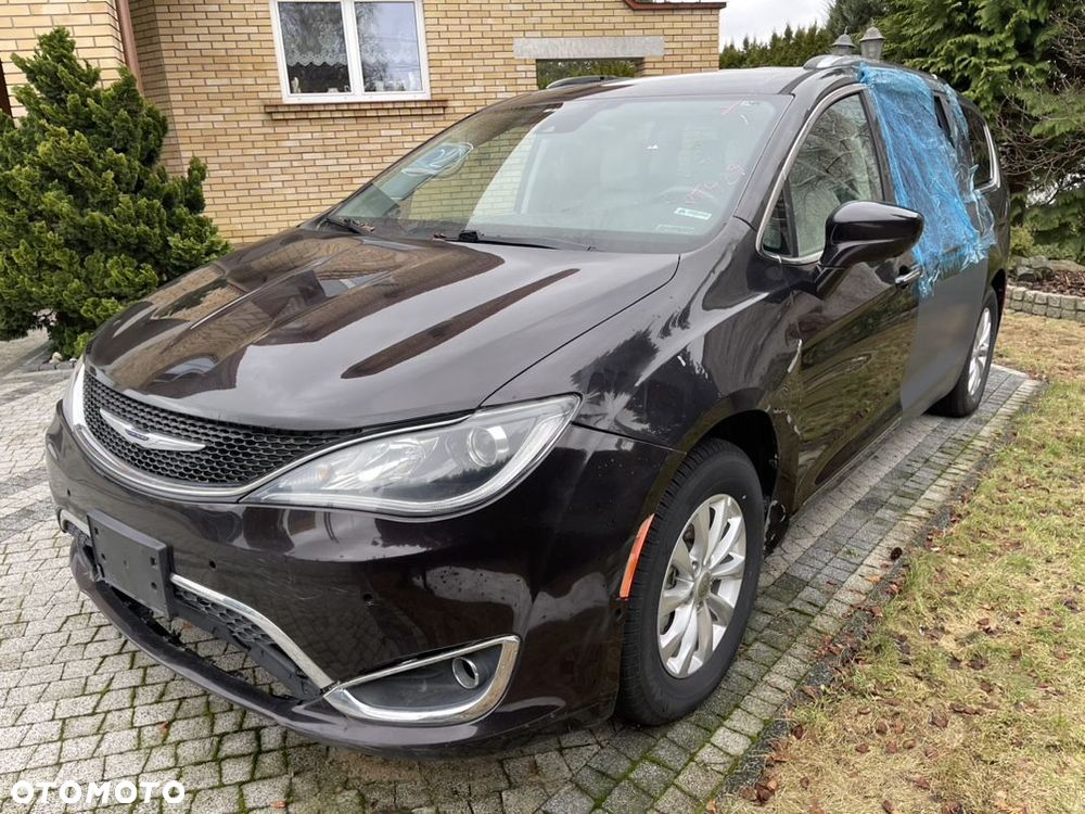 Chrysler Pacifica - 32