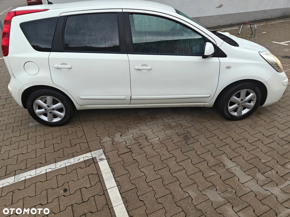 Nissan Note 2014 photo 2