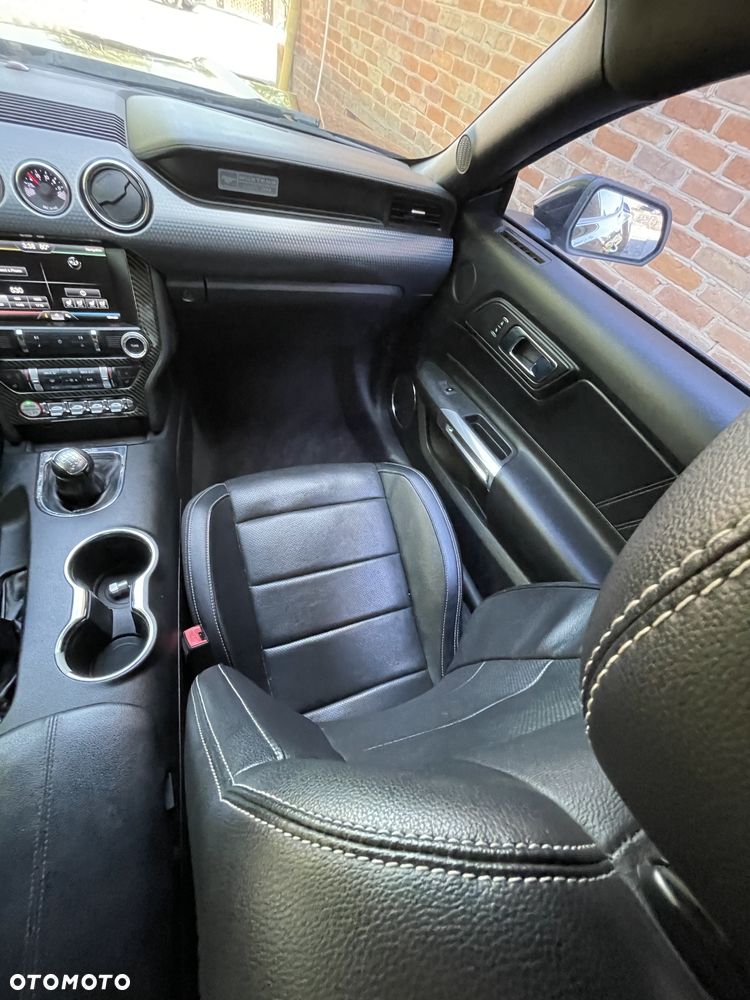 Ford Mustang 5.0 V8 GT - 27