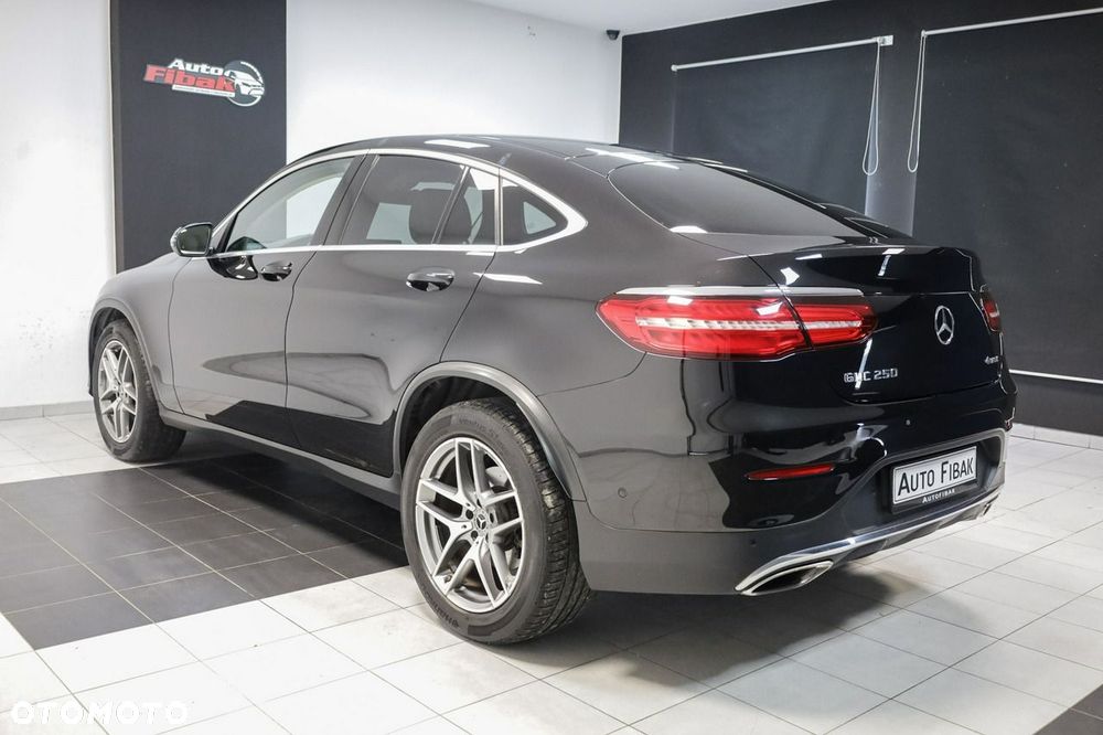 Mercedes-Benz GLC 250 4Matic 9G-TRONIC AMG Line - 12