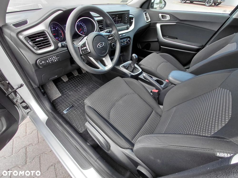 Kia Ceed 1.6 CRDi mHEV S - 9