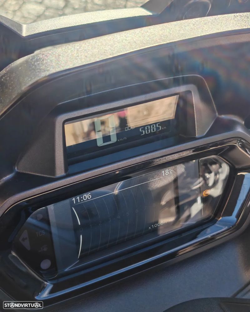 Yamaha X-Max Tech Max - 9