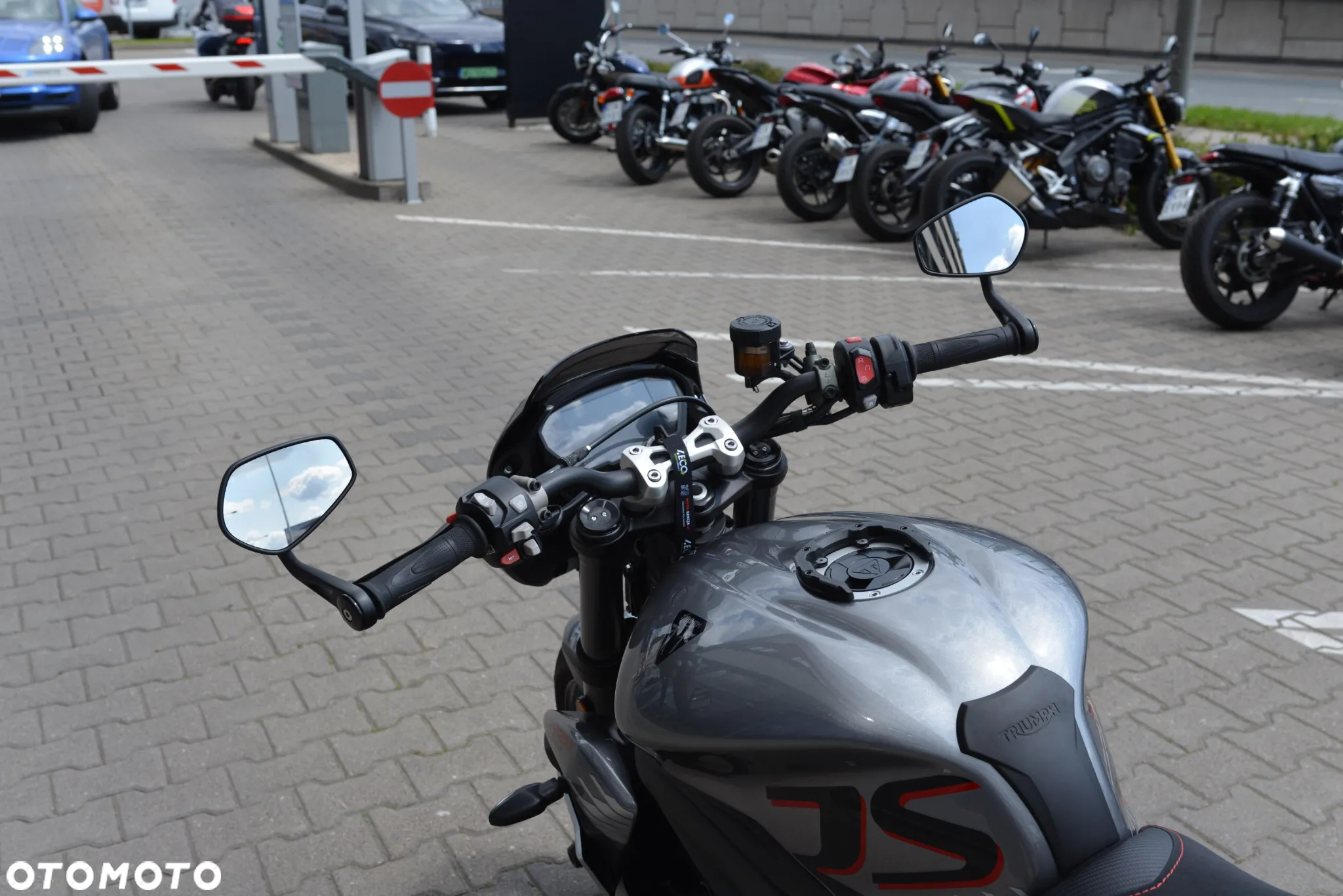 Triumph Street Triple - 14