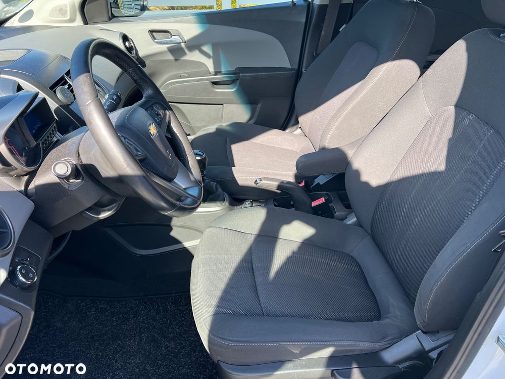 Chevrolet Aveo 1.6 LTZ - 15