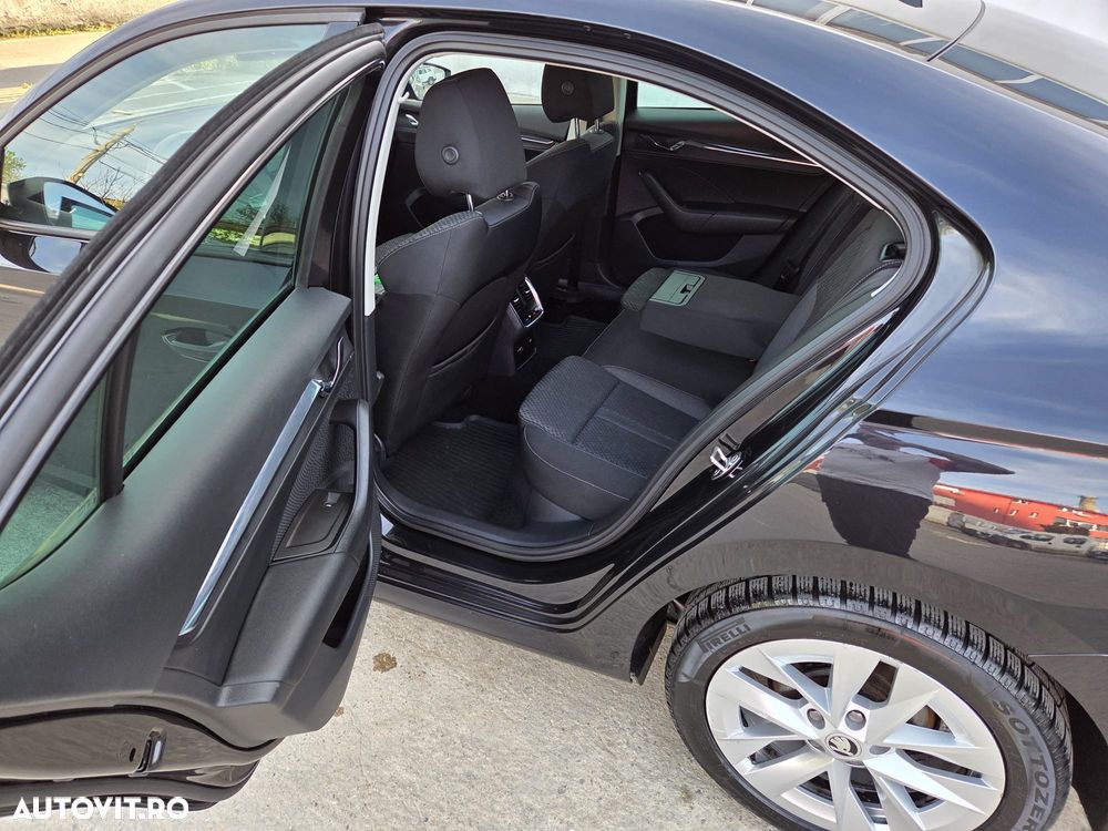 Skoda Octavia 2.0 TDI DSG Style - 8