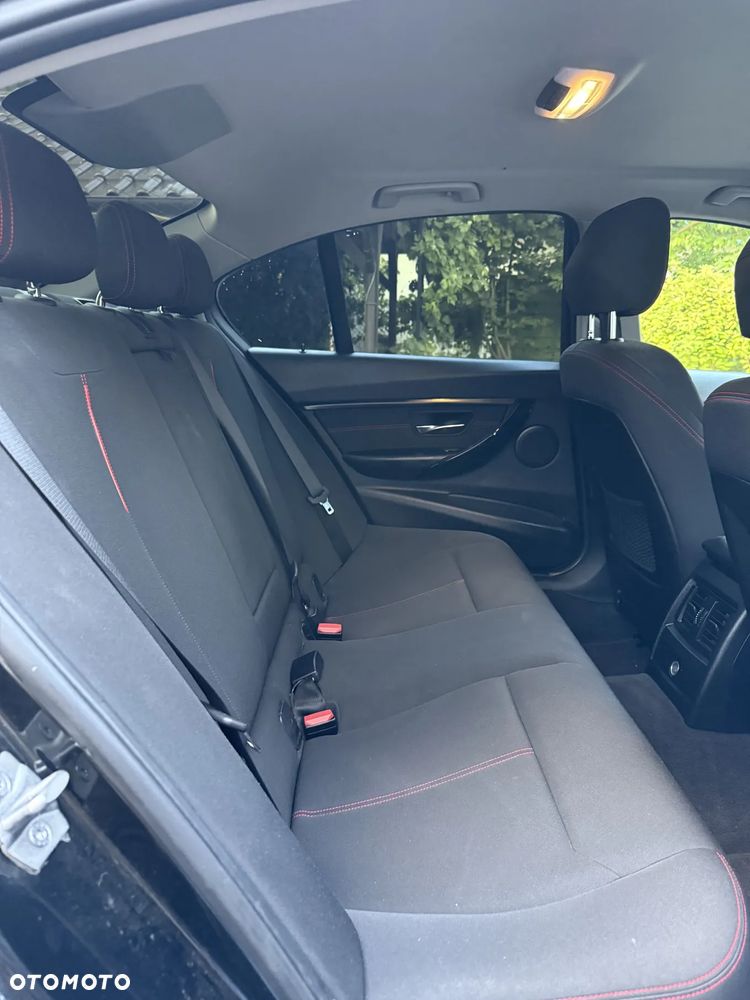 BMW Seria 3 320d Sport Line - 13