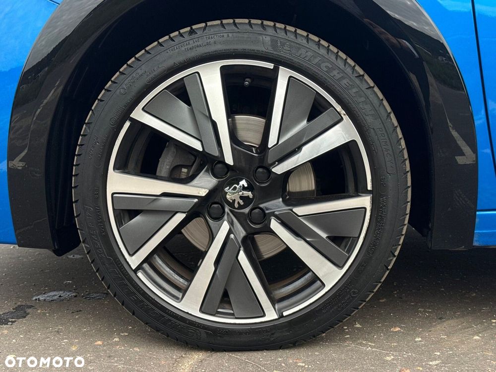 Peugeot 208 - 35