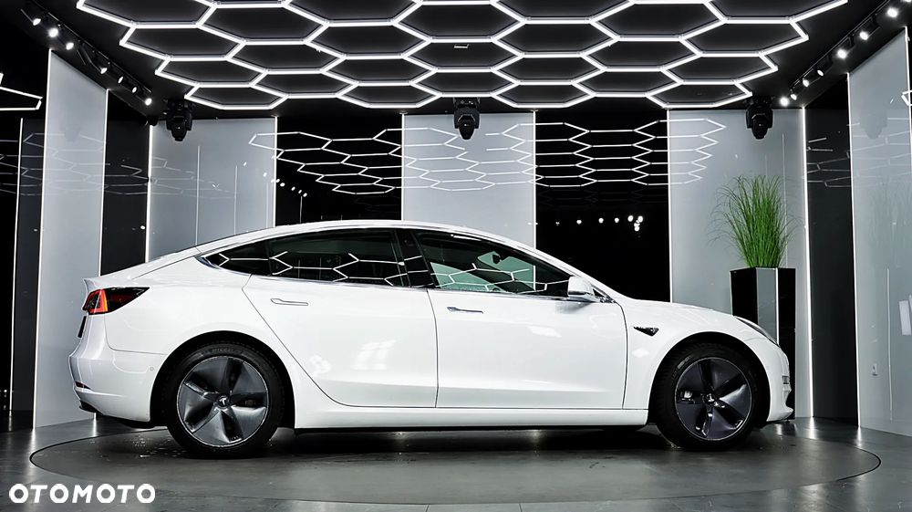 Tesla Model 3 Standard Reichweite Plus Hinterradantrieb - 12