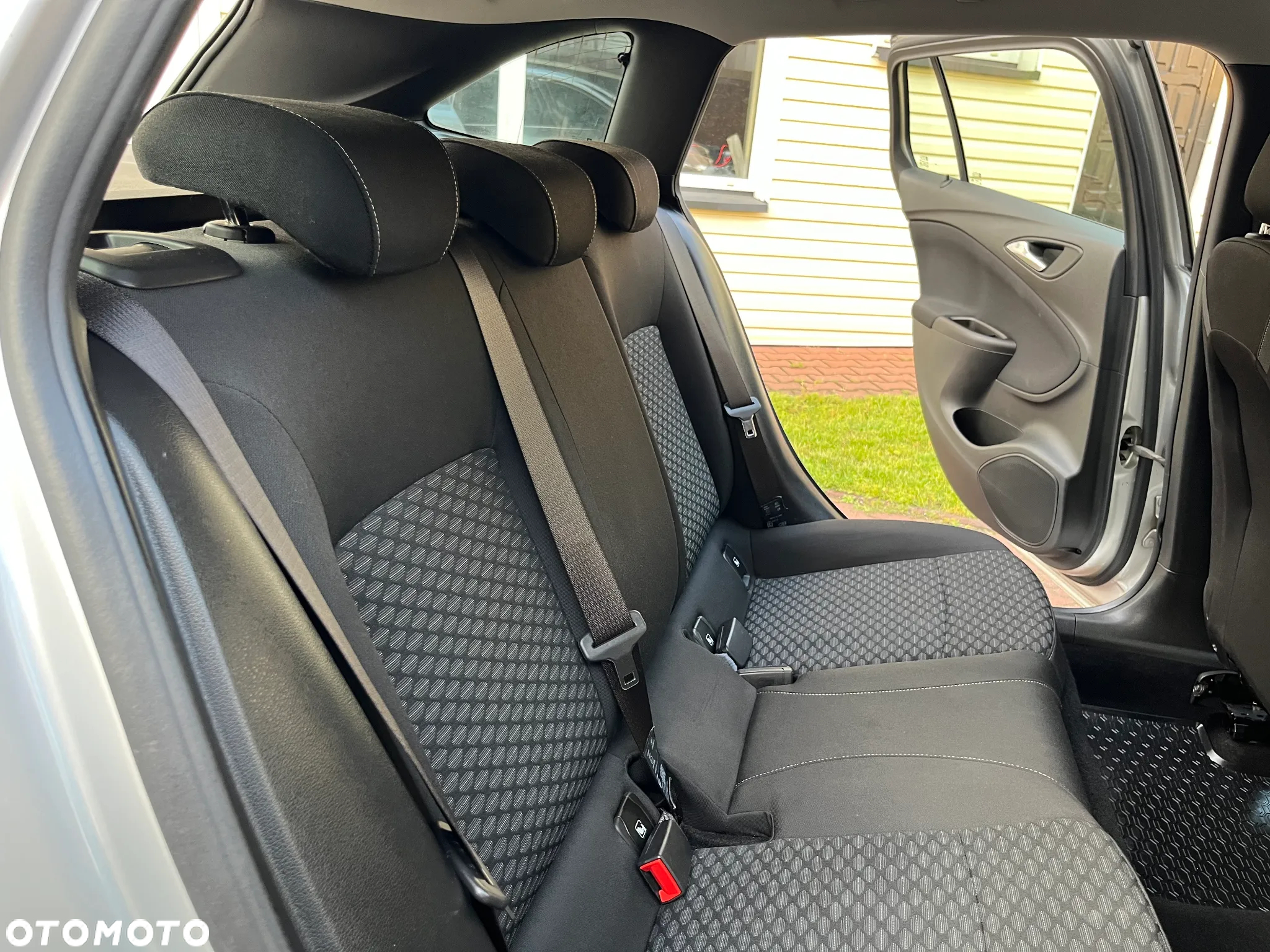 Opel Astra V 1.2 T Edition S&S - 24