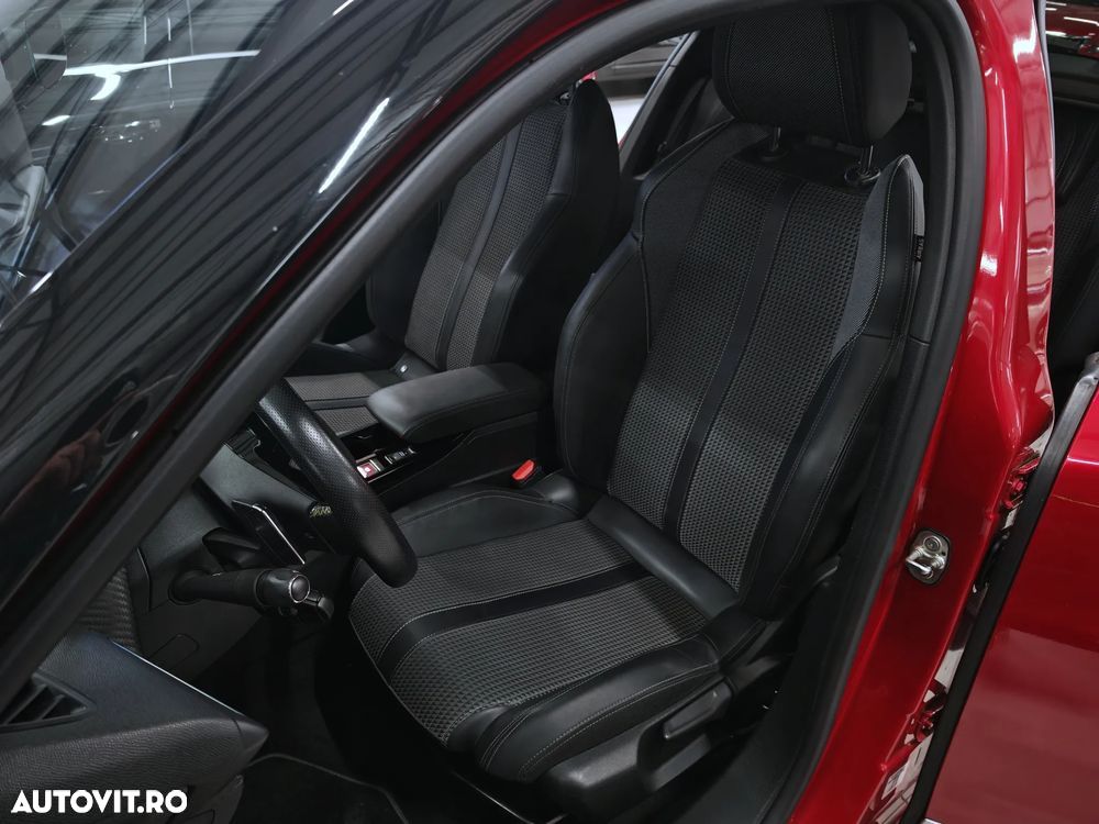 Peugeot 2008 PureTech 130 EAT8 GT - 9