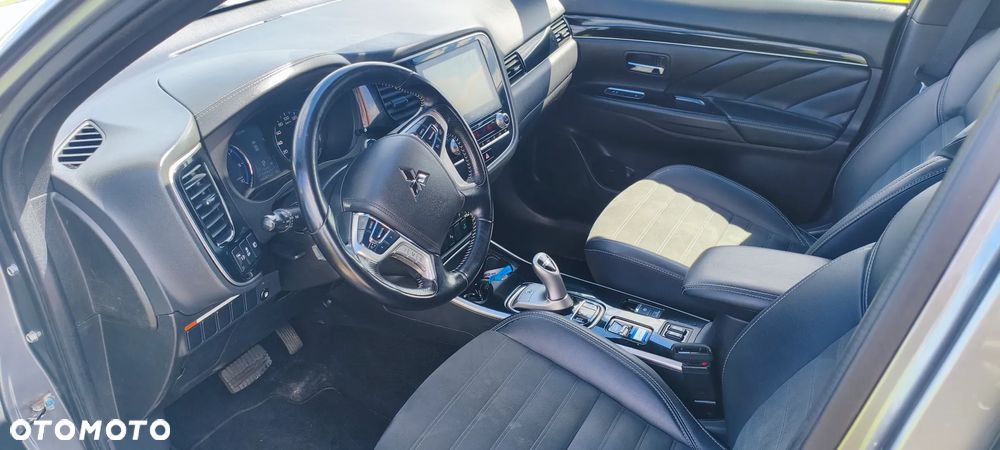 Mitsubishi Outlander 2.4 4WD Top - 11