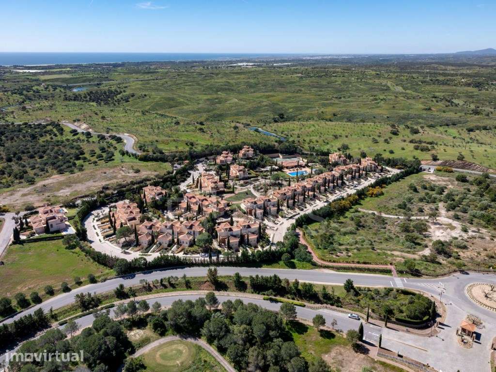 Moradia T3 com terraço e arrecadação no Monte Rei Golf & Country Club - Grande imagem: 2/79