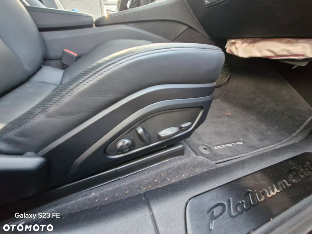 Porsche Panamera 4 E-Hybrid 10 Years Edition - 28