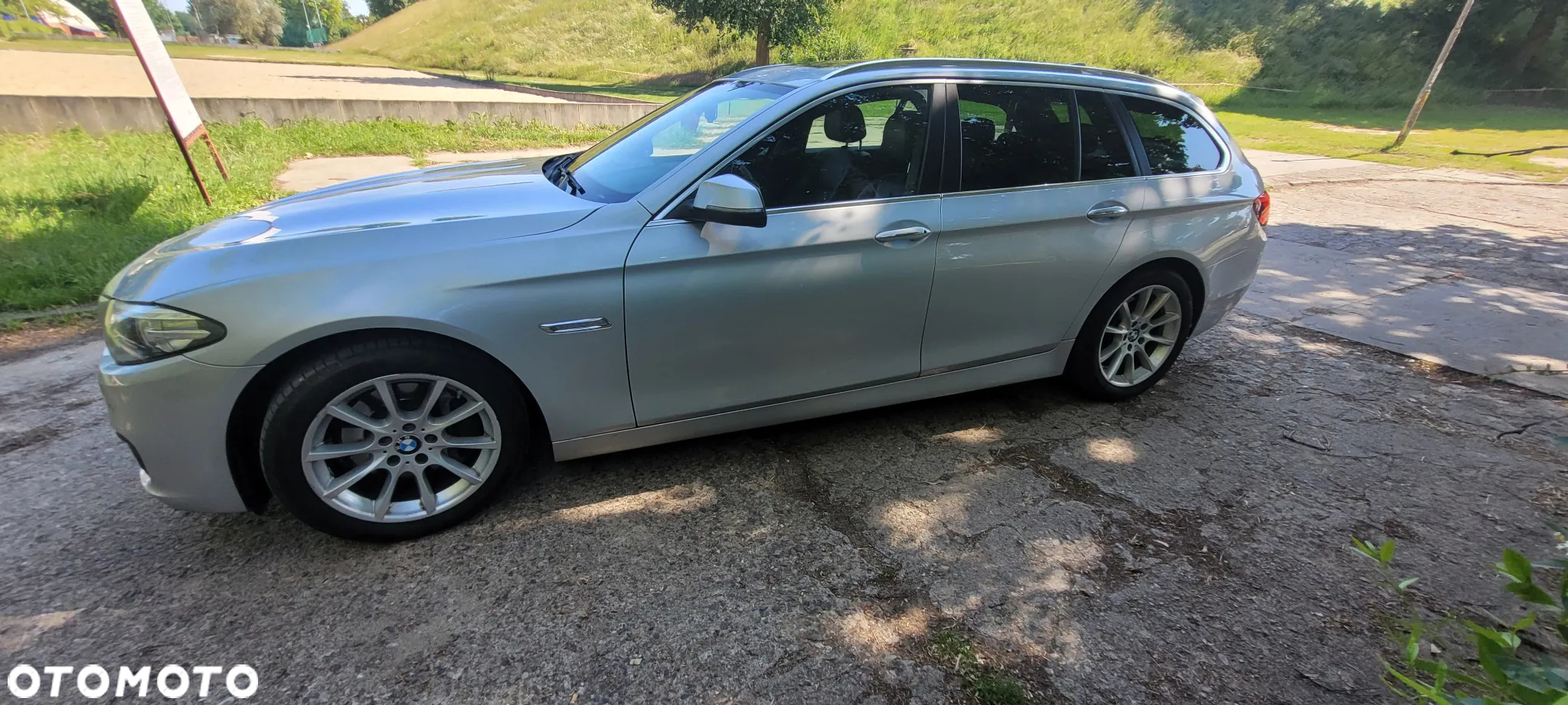 BMW Seria 5 530d xDrive Touring - 14