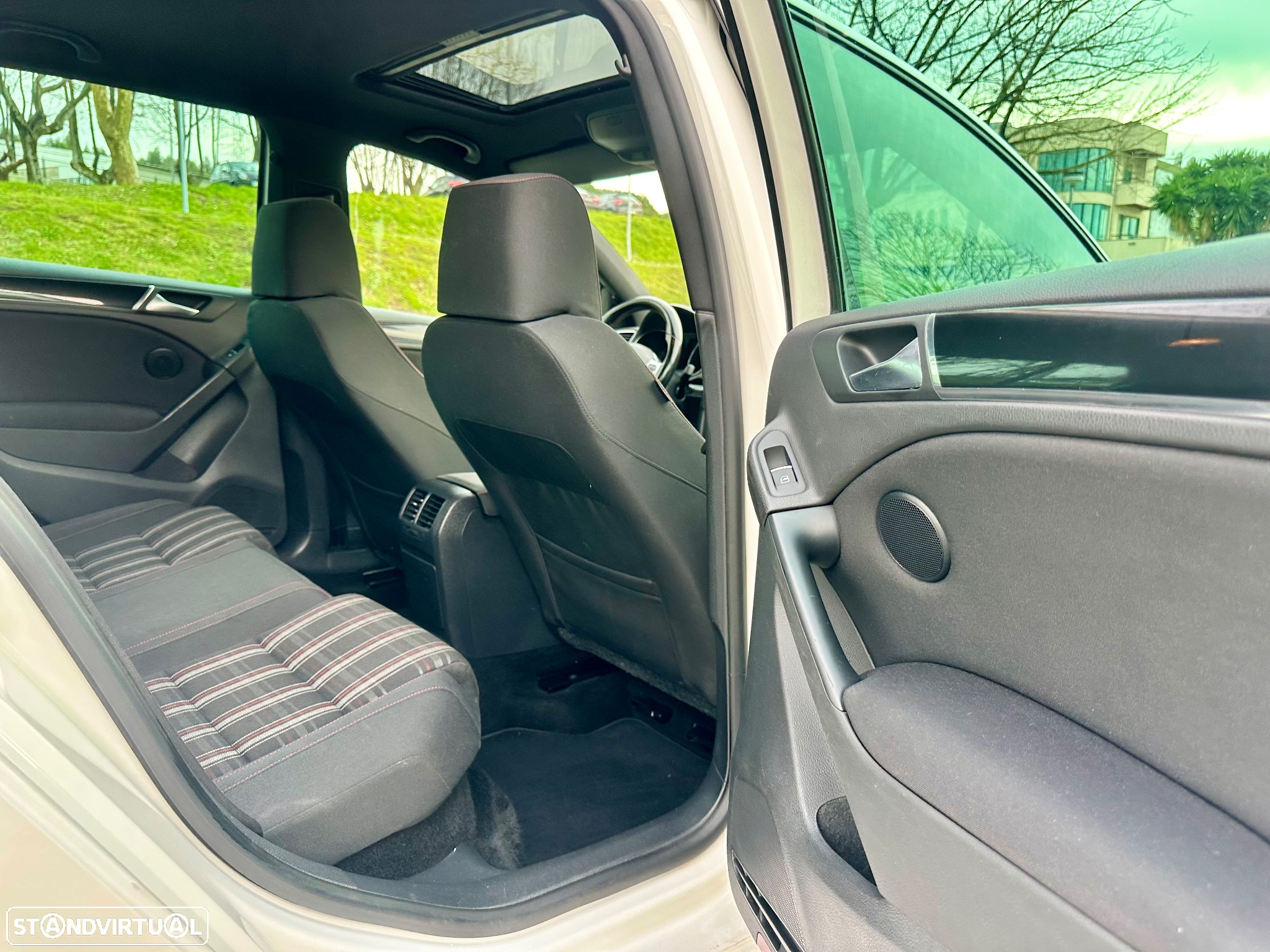 VW Golf 2.0 GTI DSG - 29