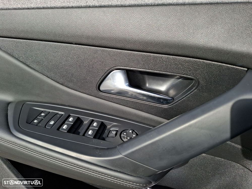 Peugeot 308 1.2 PureTech Allure - 24