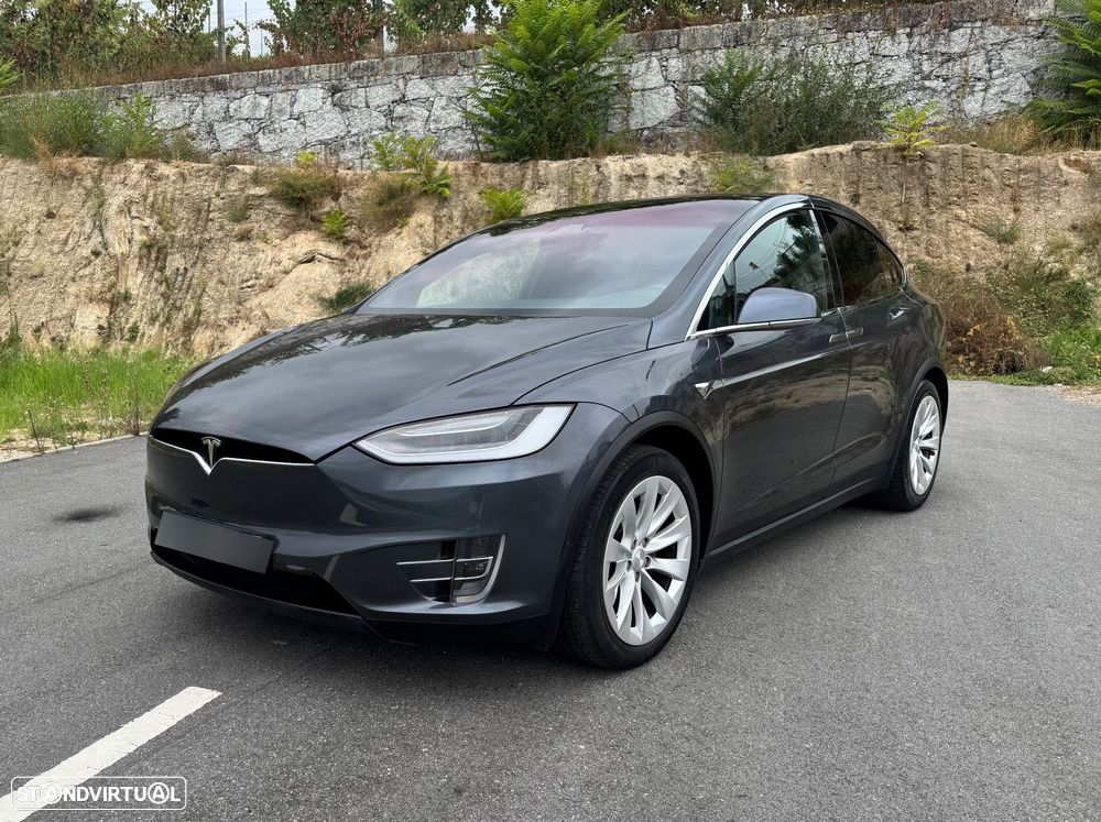 Tesla Model X - 3