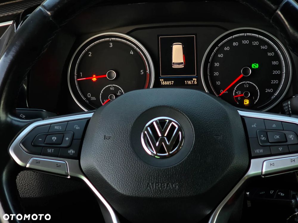 Volkswagen Multivan - 32