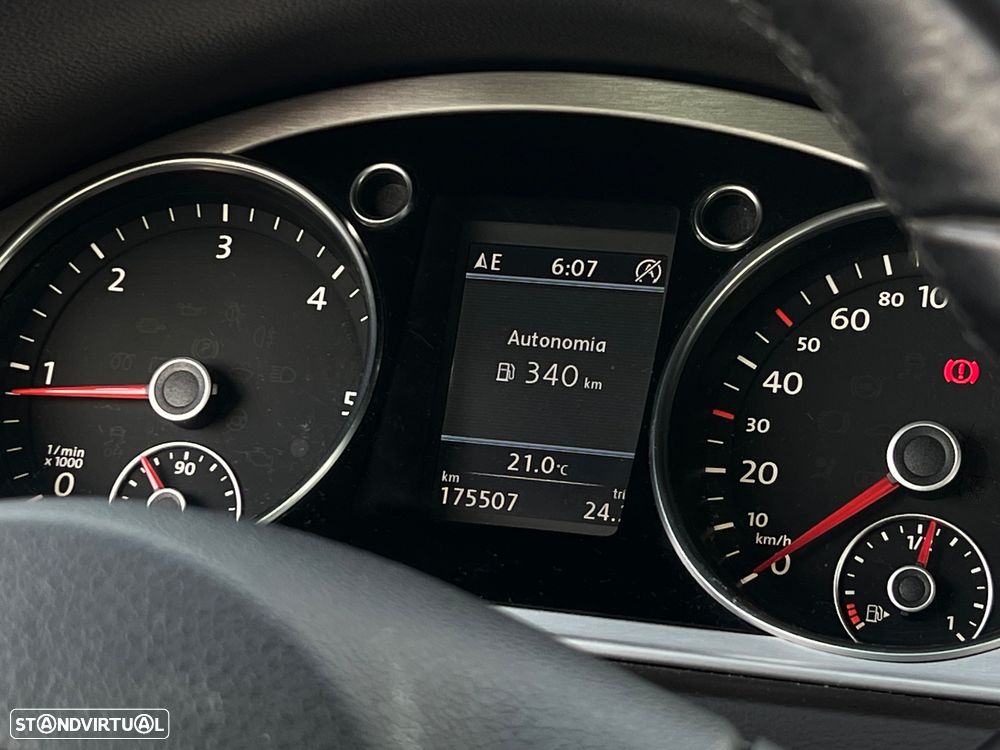 VW Passat 2.0 TDI Edition Confort. DSG - 16