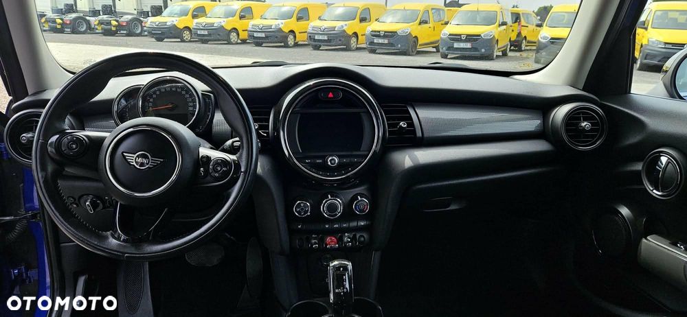 MINI Cooper Standard - 12