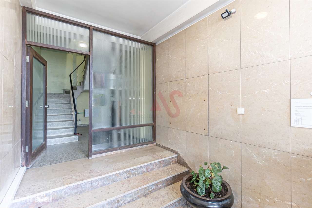 Apartamento T3 Totalmente Renovado em Paranhos, Porto - Grande imagem: 2/33
