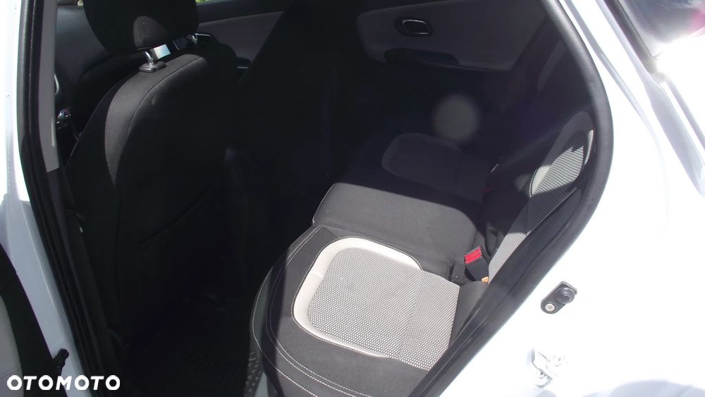 Kia Ceed 1.6 GDI Platinum Edition - 24