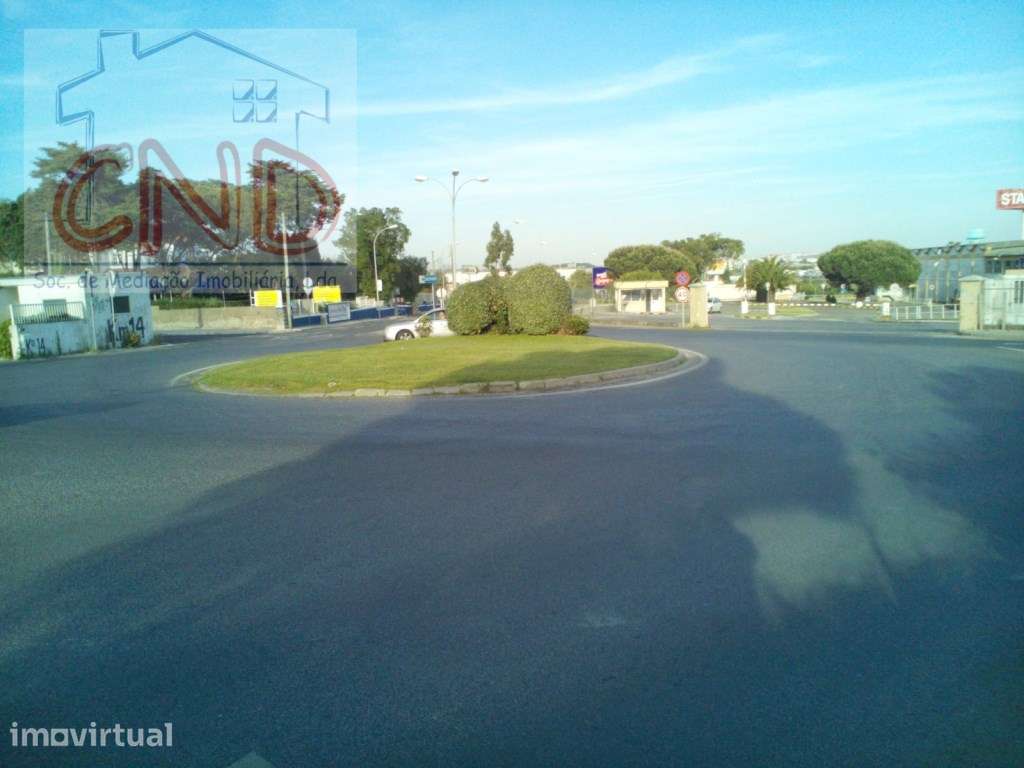 Terreno Industrial - Comercial em Mem Martins com uma área de 7150 ... - Grande imagem: 2/8