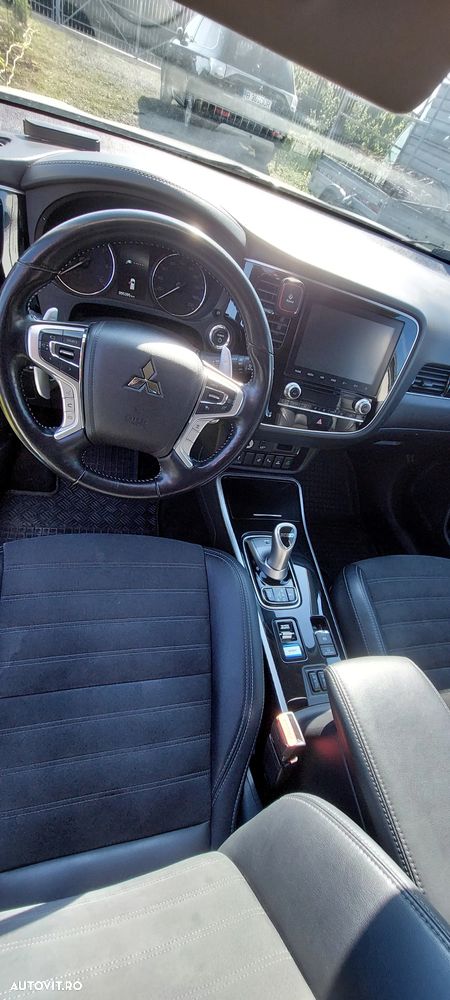 Mitsubishi Outlander - 4