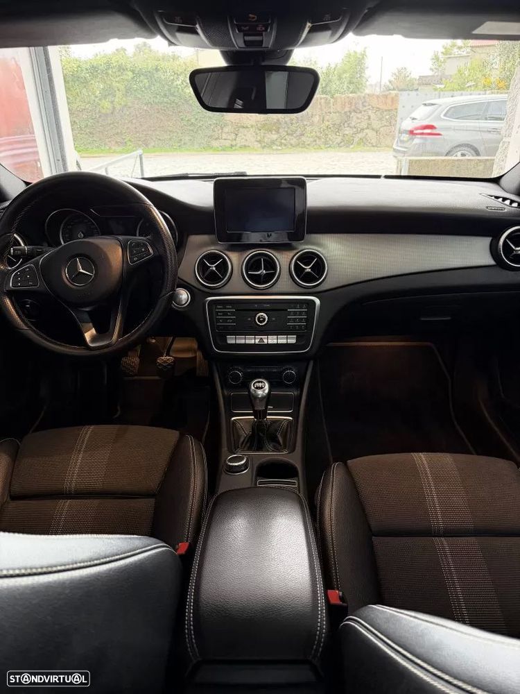 Mercedes-Benz CLA 180 d Shooting Brake AMG Line - 9