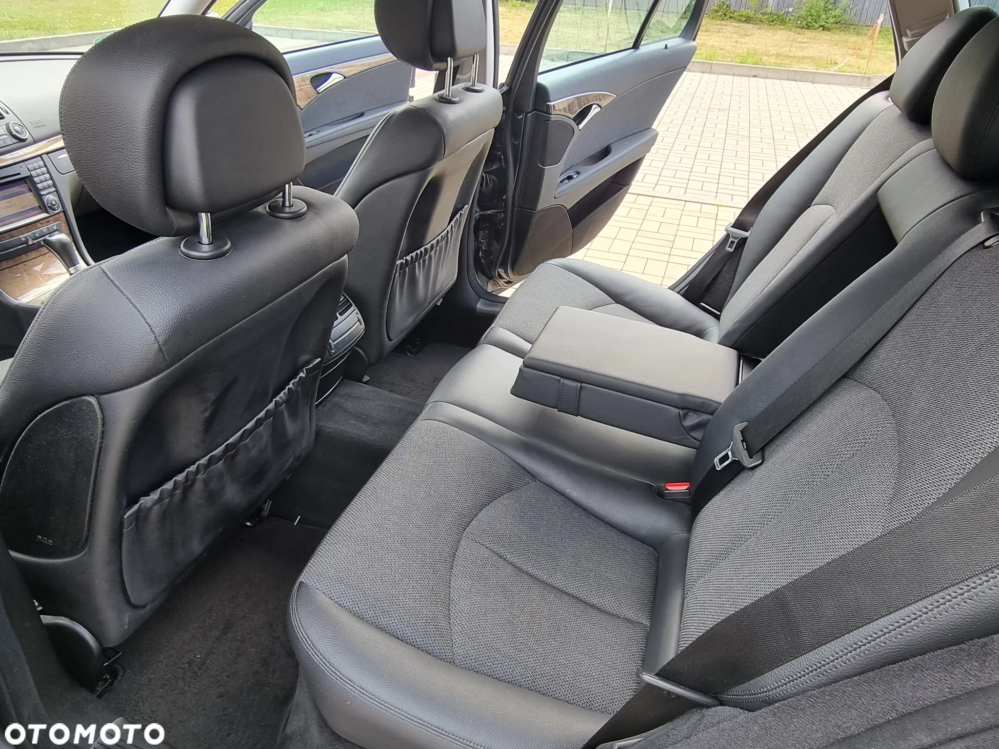 Mercedes-Benz Klasa E 200 T BlueEFFICIENCY 7G-TRONIC Avantgarde - 22
