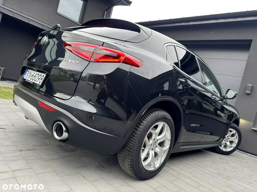 Alfa Romeo Stelvio - 4