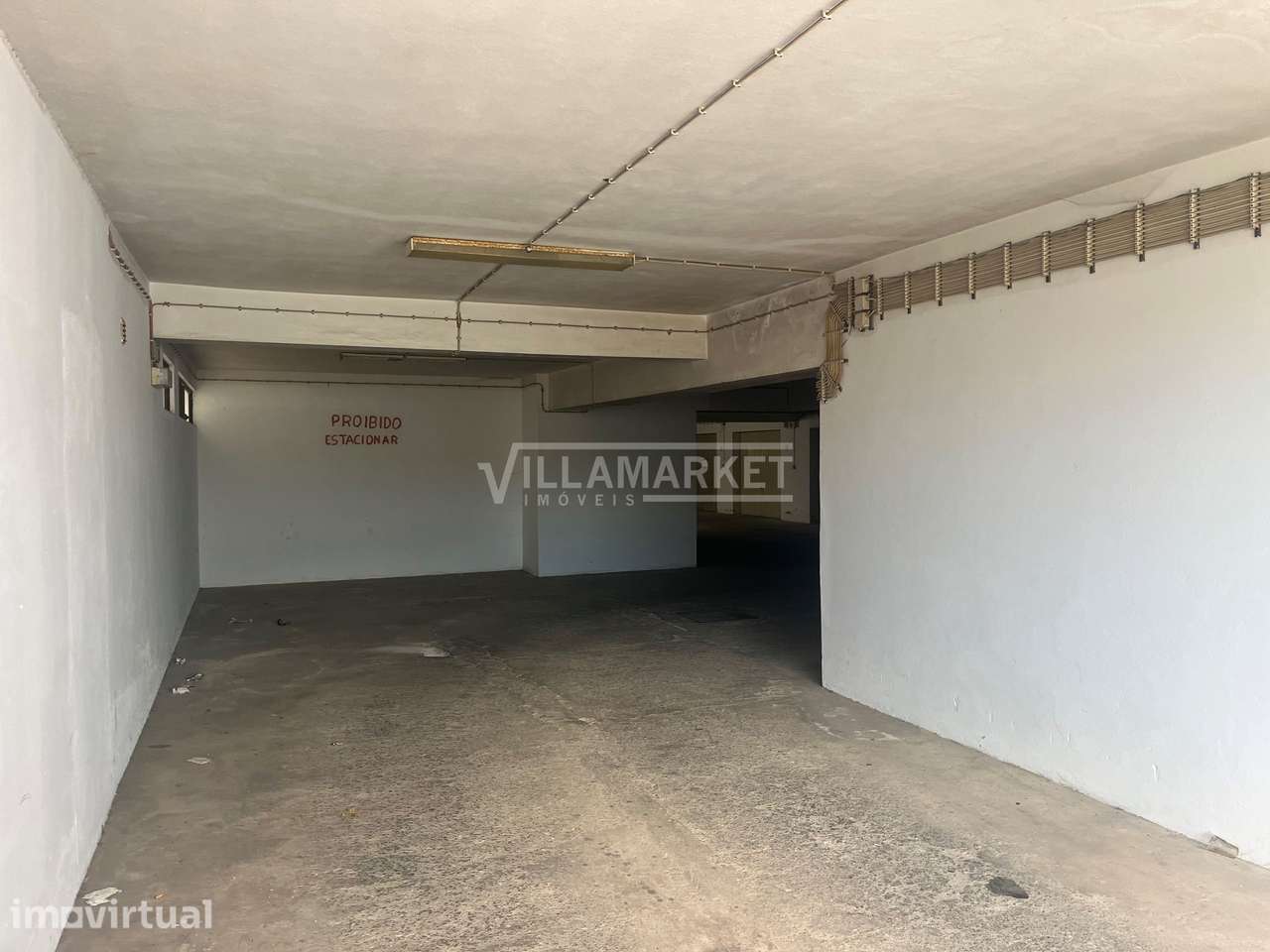 Garagem de tipo box fechada com 21 m2 inserida na cave do Edifico Cris - Grande imagem: 3/8