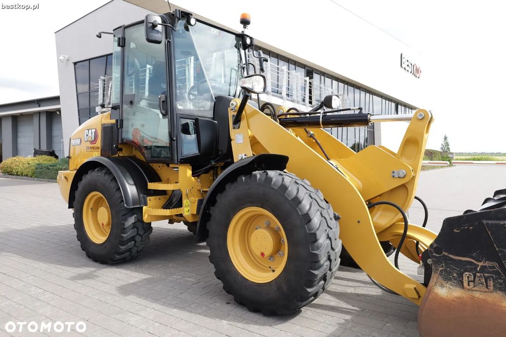 Caterpillar CAT 908M - 3