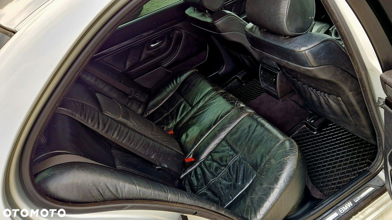BMW Seria 5 520i - 27