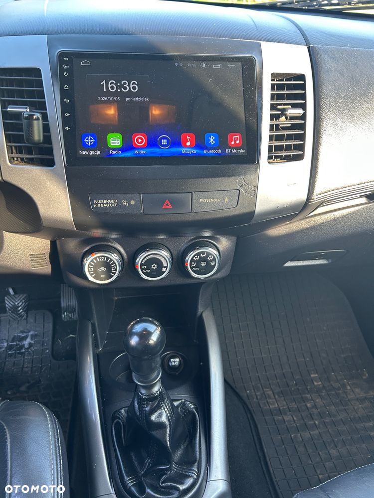 Mitsubishi Outlander - 2