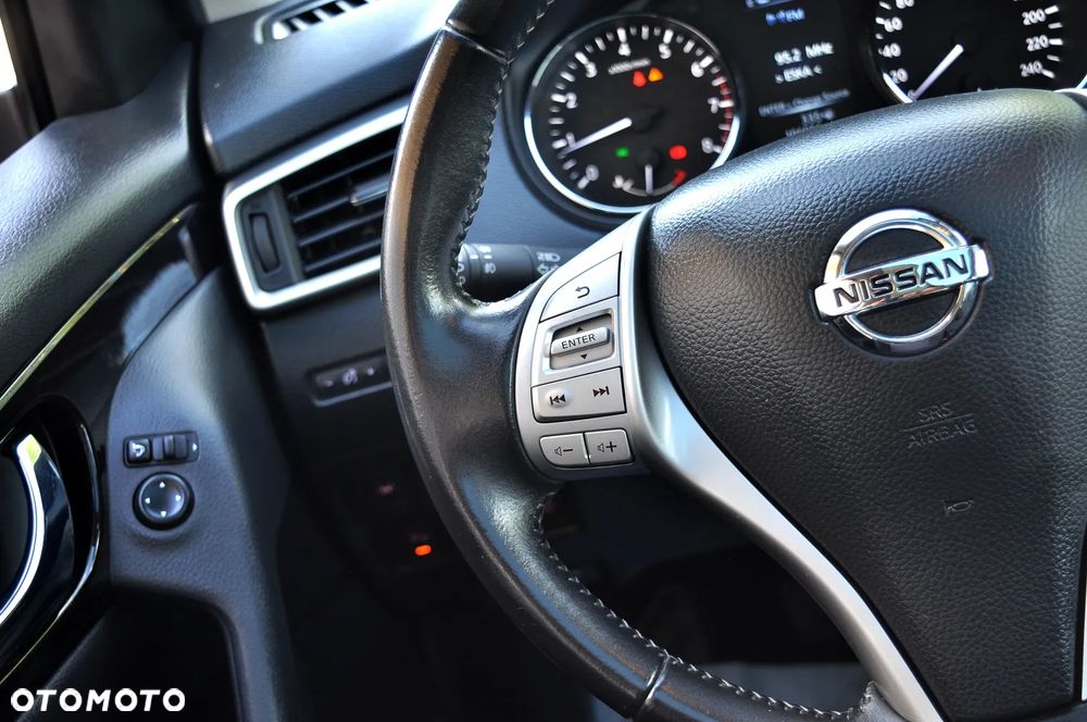 Nissan Qashqai 1.6 DIG-T N-Connecta - 24