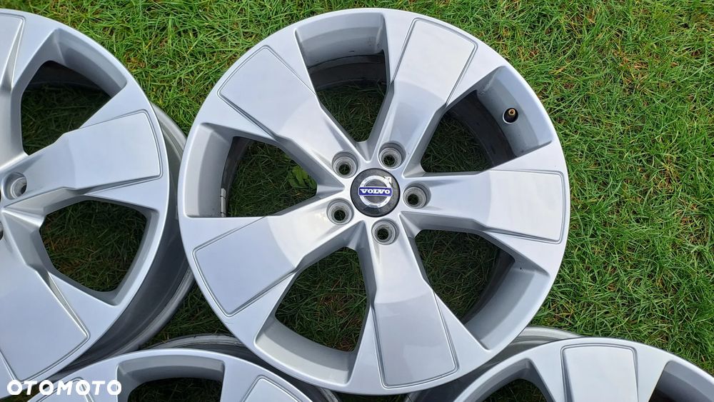 Felgi Aluminiowe 18 Volvo XC 40 5x108 ET 50.5 - 8