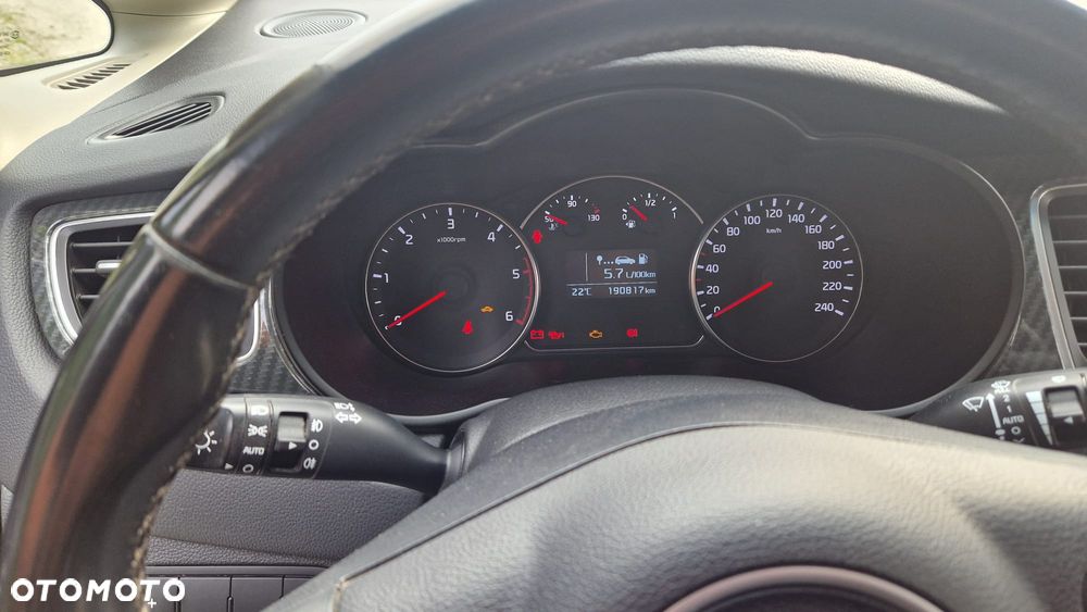 Kia Carens 1.7 CRDi M 7os EU6 - 17