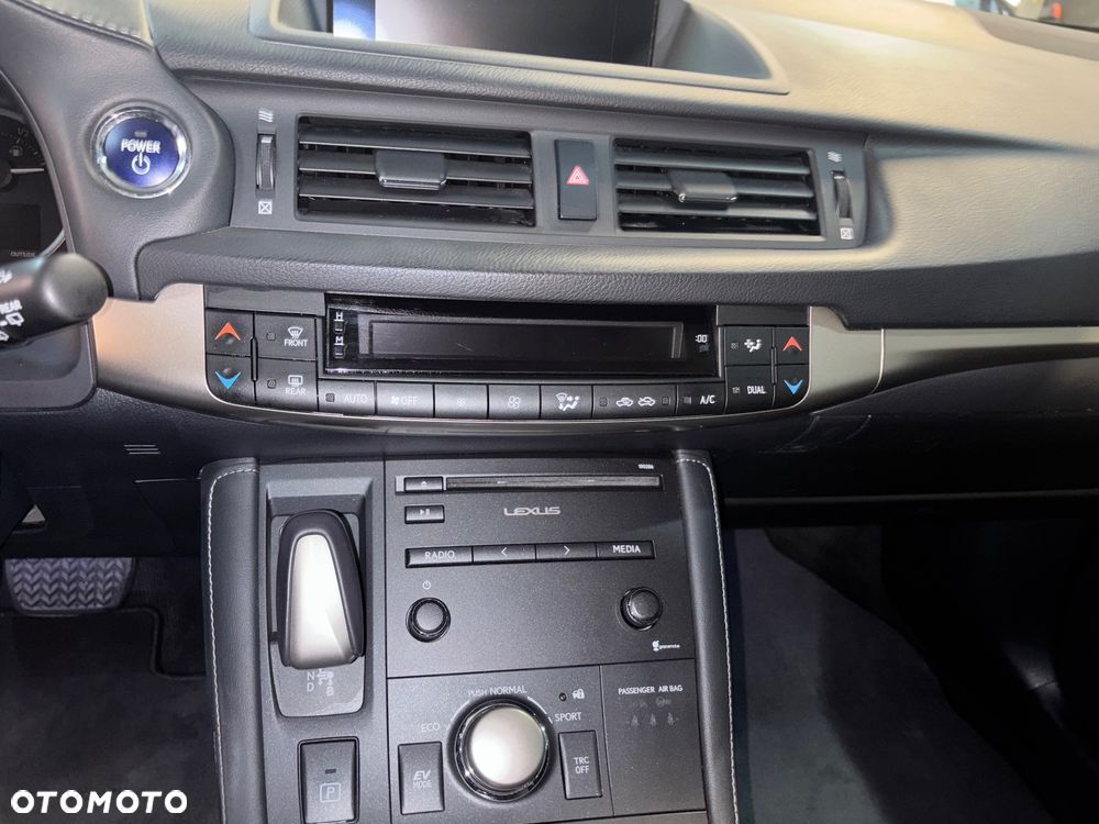 Lexus CT 200h Prestige - 35