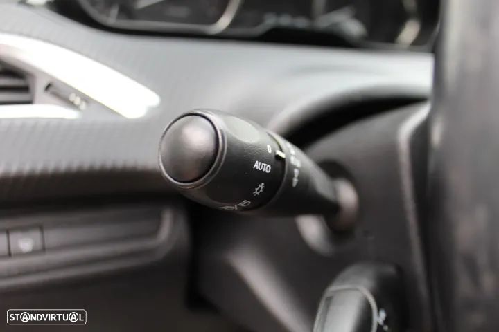 Peugeot 2008 1.2 PureTech Allure - 26