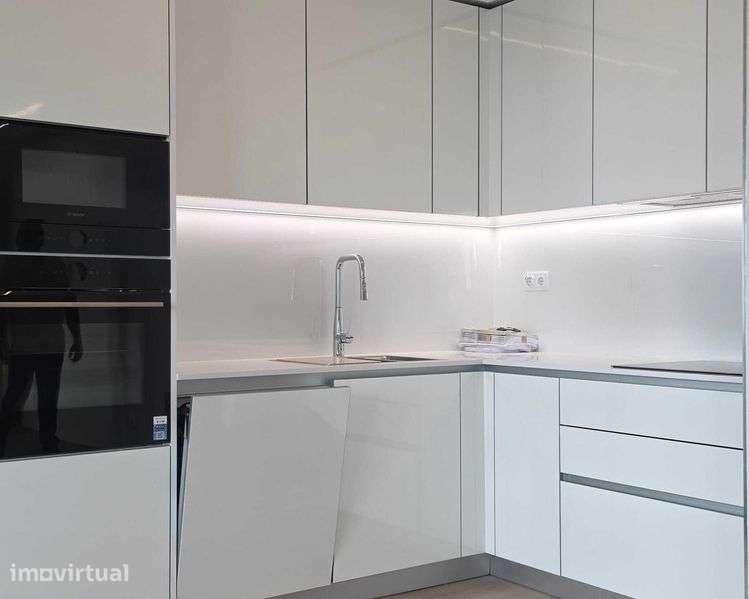 Apartamento T2 Com Varanda e garagem Junto a Foz do Douro, Porto - Grande imagem: 3/12