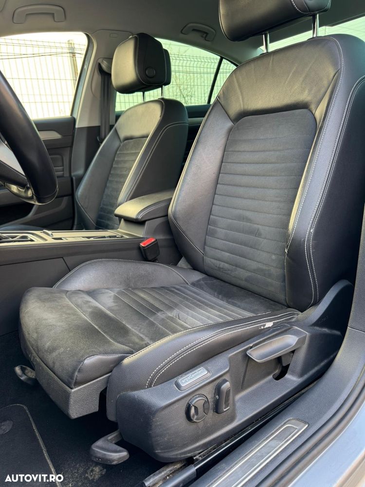 Volkswagen Passat 2.0 BiTDI DSG 4Mot Highline - 23