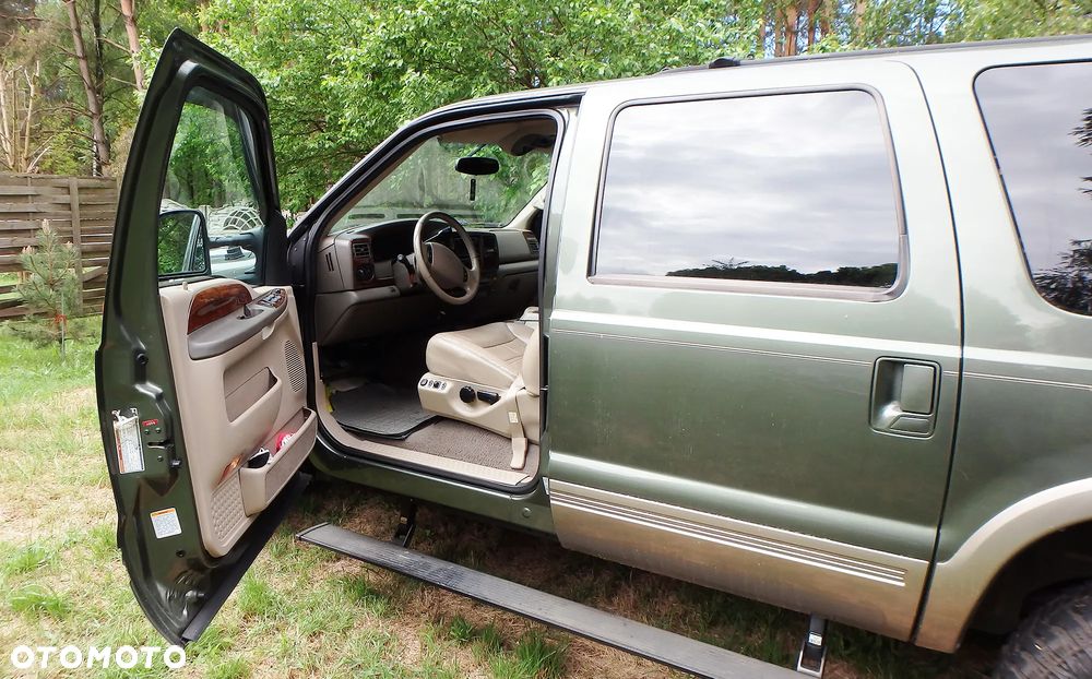Ford Excursion - 6